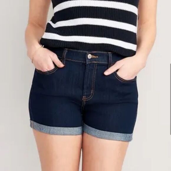 Old Navy Dark Wash Mid Rise WOW Roll Cuff
Cotton Denim Stretch Shorts New - Picture 1 of 16